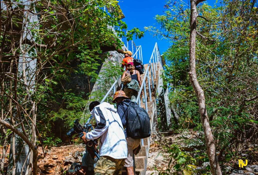 Arrivée_Sommet_Terasse-Montagne-de-Français-Anosiravo